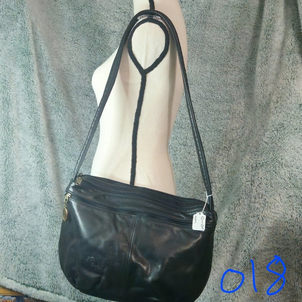 stone mountain black shoulder bag in good condition